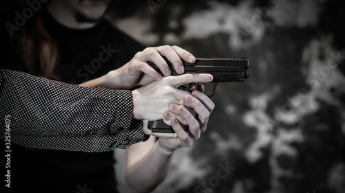 Tableau sur toile Woman receiving one-on-one firearms training from instructor