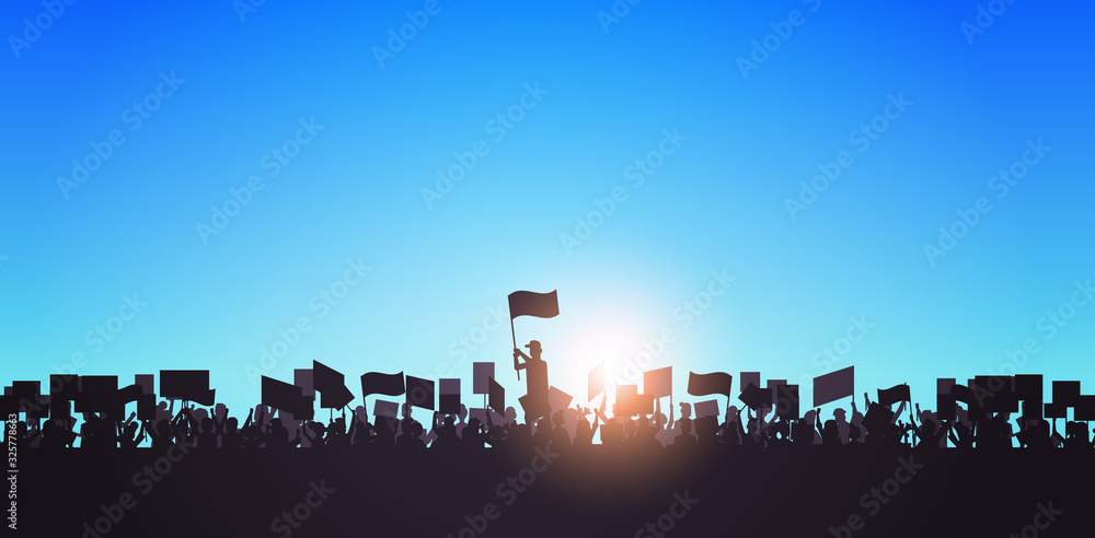 Vecteur Stock silhouette of people crowd protesters holding protest ...