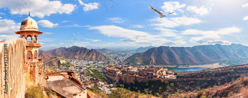 Obraz na płótnie Panoramic view of the Amber Fort, Maotha Lake and the Aravalli Range, view from the Jaigarh Fort, Jaipur, Rajasthan, India w salonie