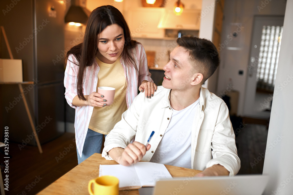 attractive girl leaning on her man and looking for information with her husband, family preparing business project. close up photo attractive girl leaning on her man and looking for information with her husband, family preparing business project. close up photo