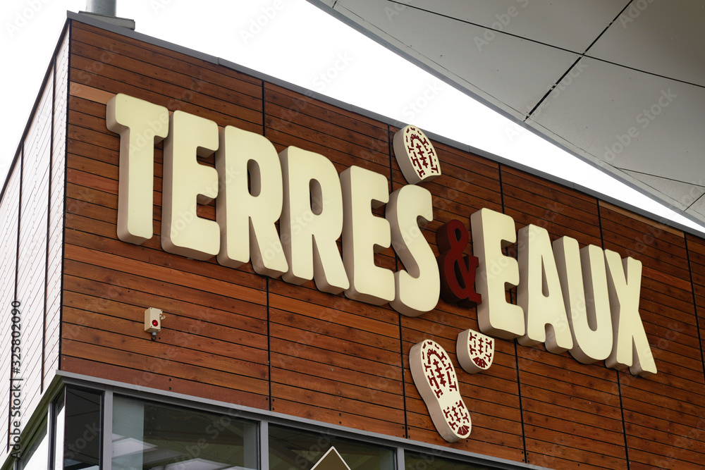 terres et eaux logo sign store French chain of ecologist and traveler