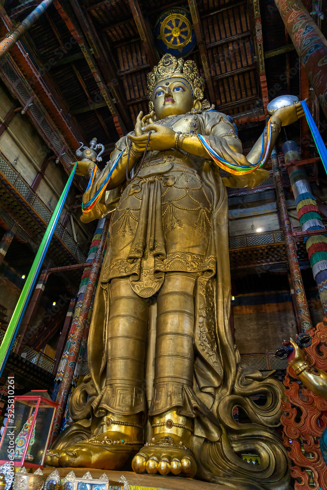 Obraz premium Buddha Statue in monastery