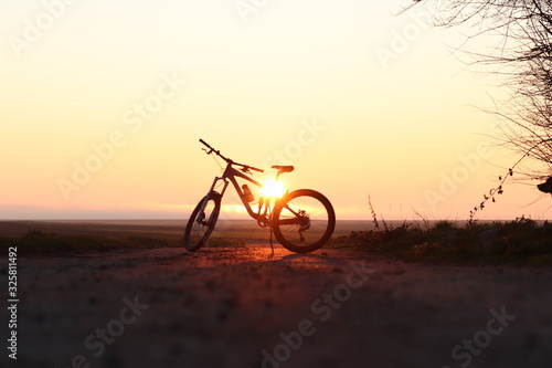 Vélo et coucher de soleil