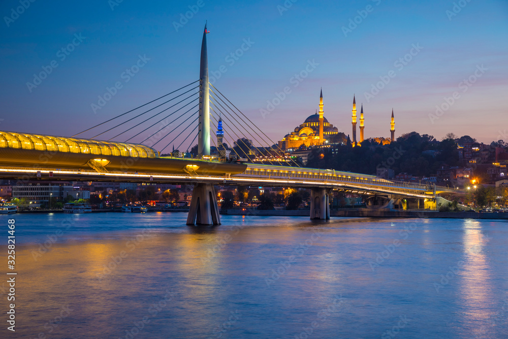 Halic Metro Bridge & Suleymaniye Camii (Mosque), Golden Horn, Istanbul, Turkey Halic Metro Bridge & Suleymaniye Camii (Mosque), Golden Horn, Istanbul, Turkey