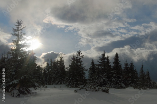Zimowe widoki w Tatrach niskich na S  owacji