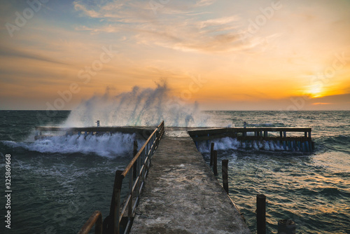 Fototapeta Naklejka Na Ścianę i Meble -  Sunrise at the Sea