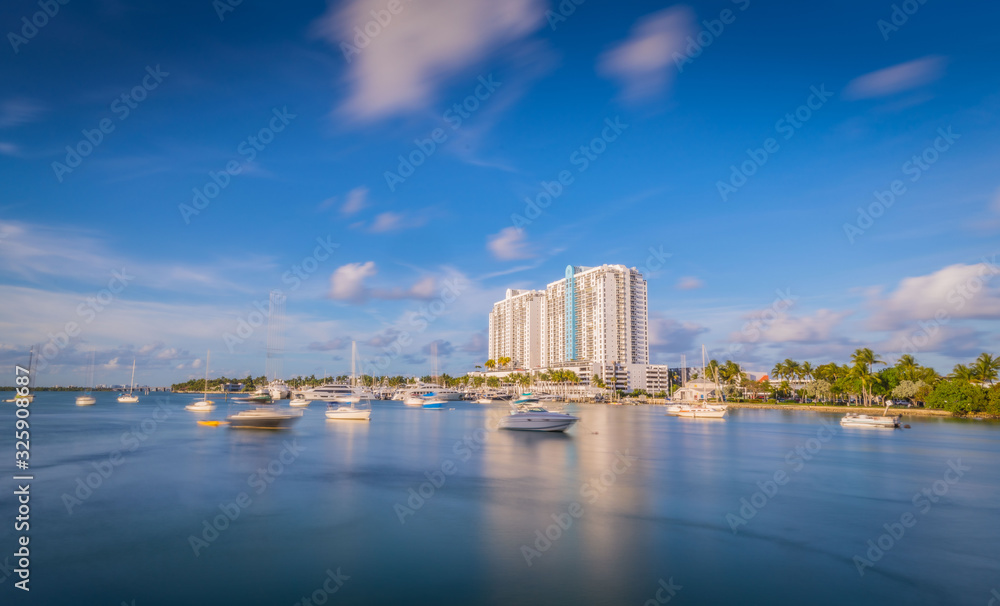 city water boats horizon sky cloud architecture cityscape panorama blue atardecr river miami florida
