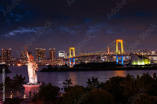 Odaiba Rainbow bridge and statue of Liberty with Tokyo bay view at night