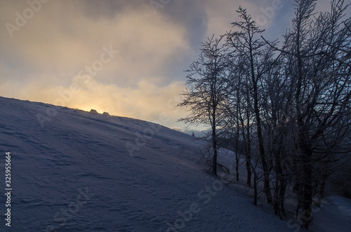 Fototapeta Naklejka Na Ścianę i Meble -  Bieszczady zimą połoniny