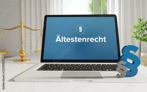 Ältestenrecht – Recht, Gesetz, Internet. Laptop im Büro mit Begriff auf dem Monitor. Paragraf und Waage. photo