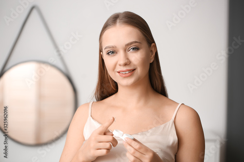 Young woman with contact le...