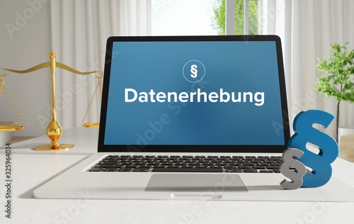 Datenerhebung – Recht, Gesetz, Internet. Laptop im Büro mit Begriff auf dem Monitor. Paragraf und Waage. photo