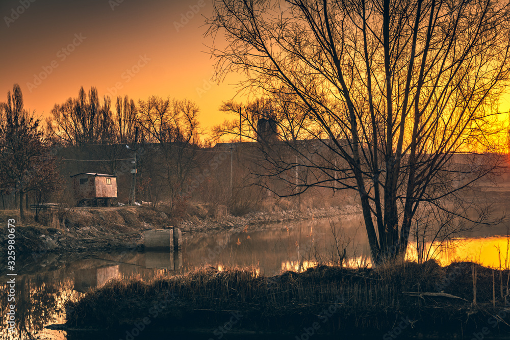Obraz premium Sunrise on river