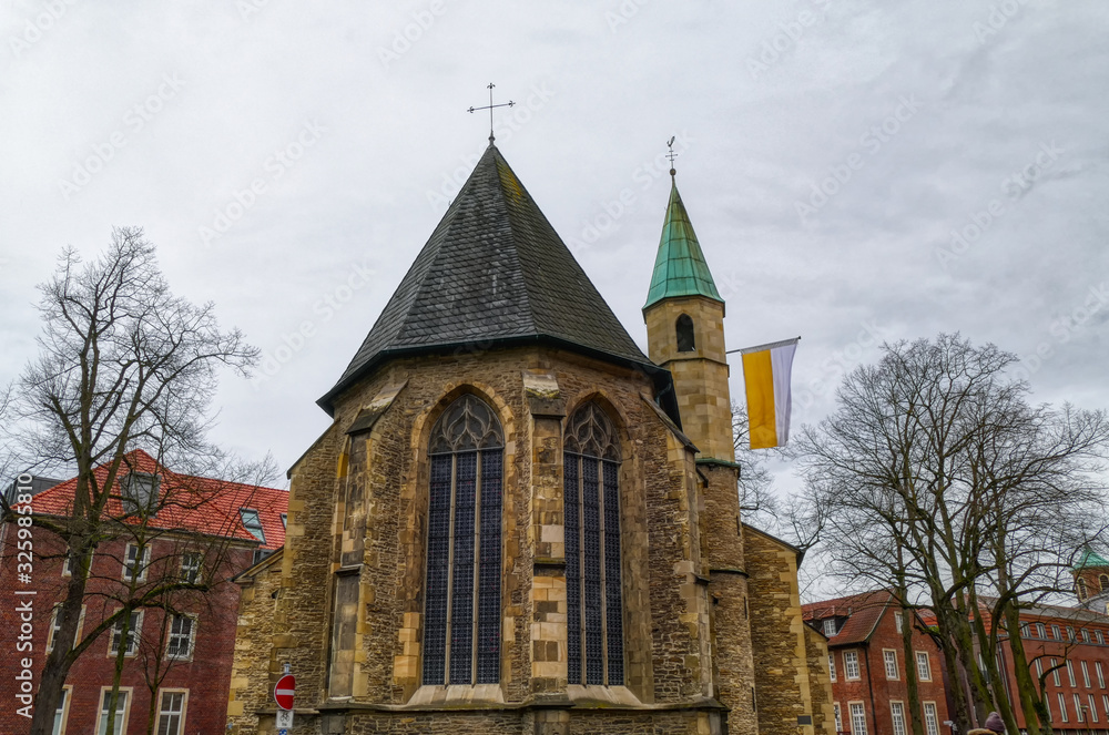 Kleine historische Kirche im Zentrum von Münster