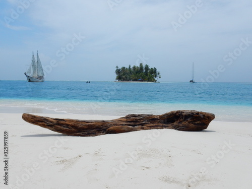 Coco Banderos, San Blas islands, Guna Yala territory, Panama photo