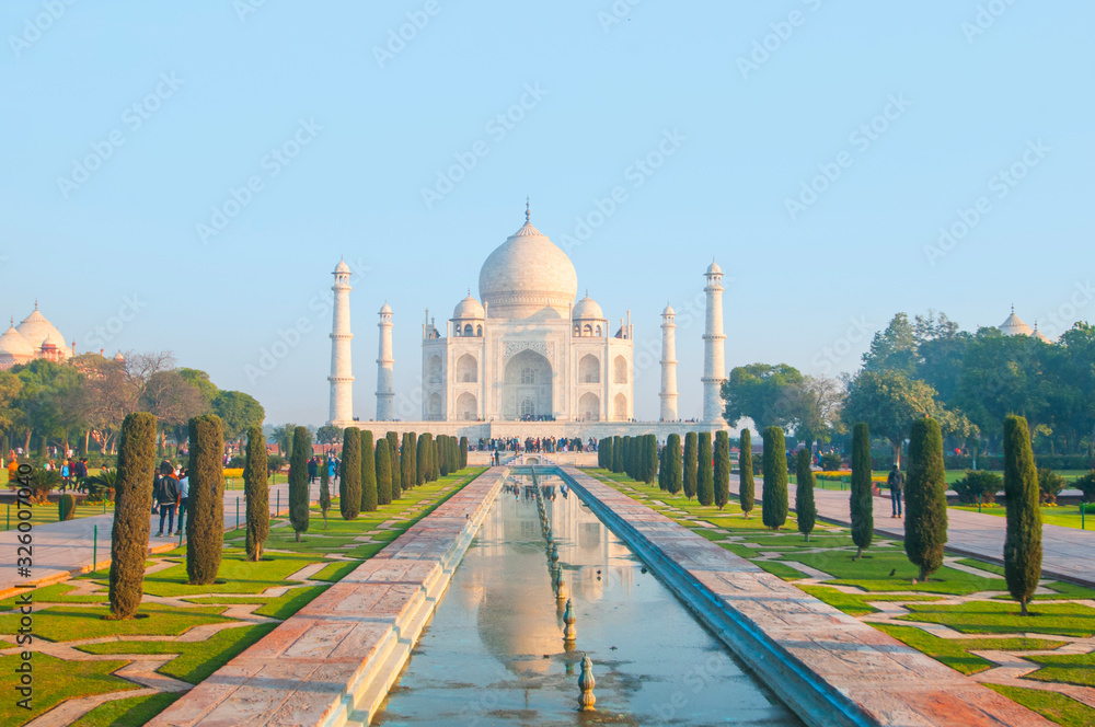 Obraz premium taj mahal in agra, india