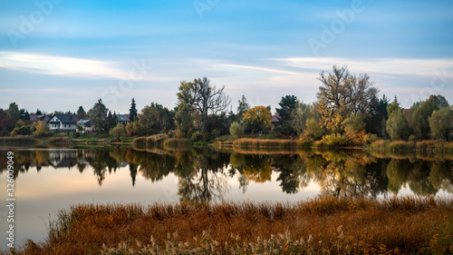 Złota jesień nad jeziorem w Polsce © af-mar
