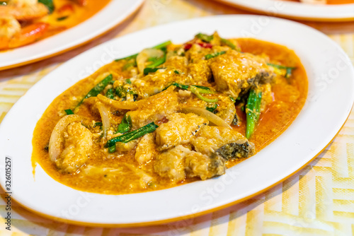 stir-fried fish with curry