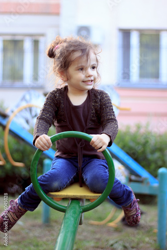Child kid girl swinging on ...
