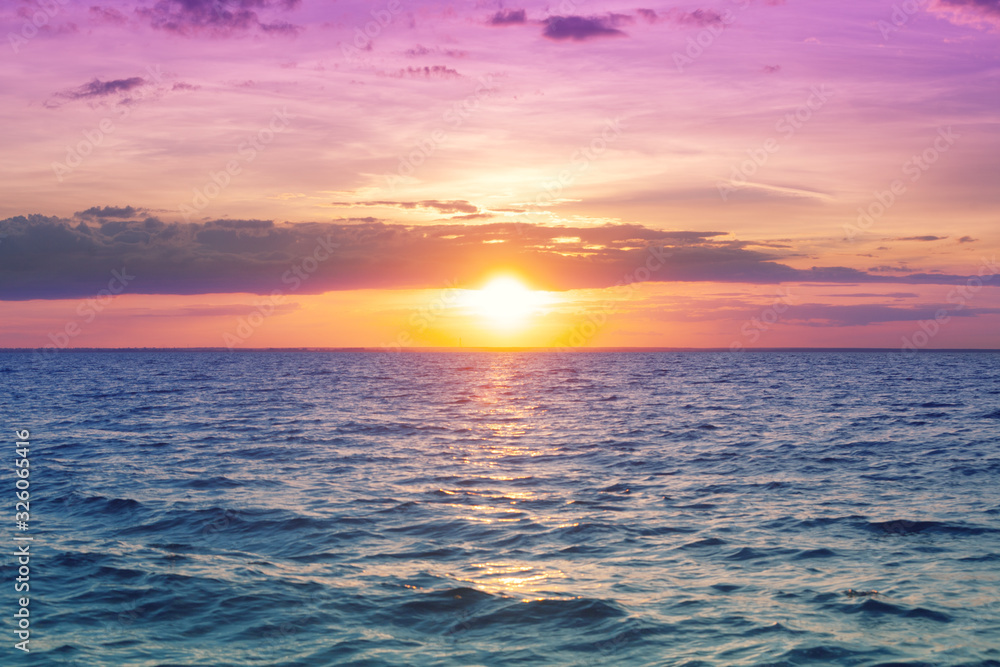 Fototapeta premium Sunset over the sea