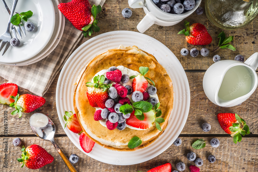 Sweet crepes with berries Sweet crepes with berries