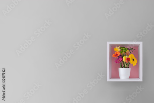 Spring flowers minimal desi...