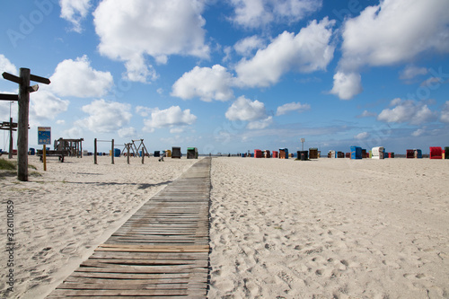 Nordseestrand mit Weg 2