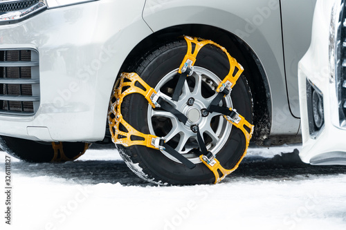 Obraz na plátně Close-up of yellow chains anti-slip wheel chain
