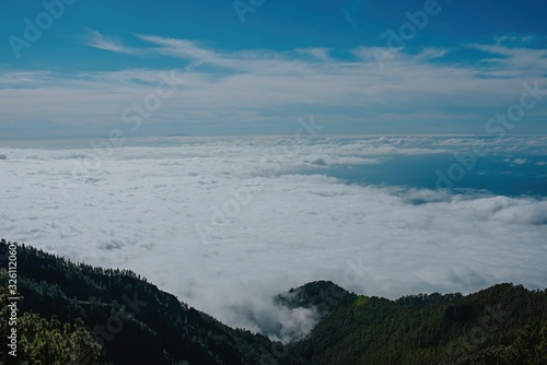 Fototapeta Naklejka Na Ścianę i Meble -  mountain and sea clouds