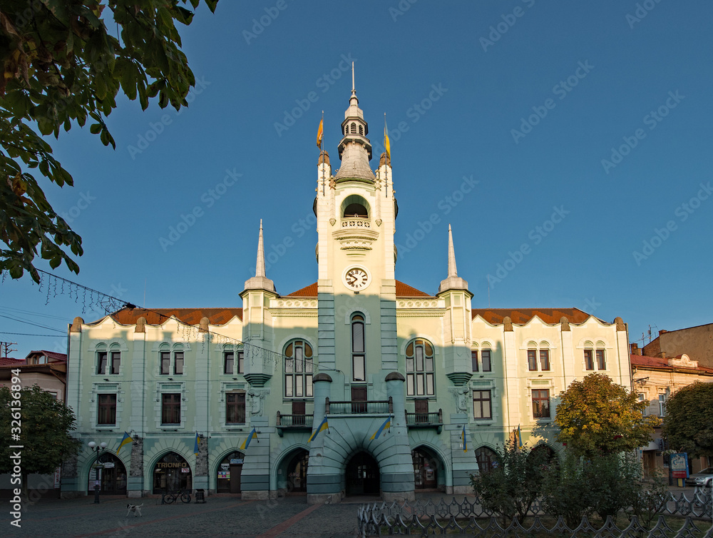 Fototapeta premium Das alte Rathaus in Mukachevo in der Ukraine