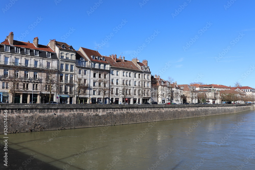 La rivière le Doubs dans la ville de Besançon - Ville de Besançon - département du Doubs - Région Bourgogne Franche Comté - France