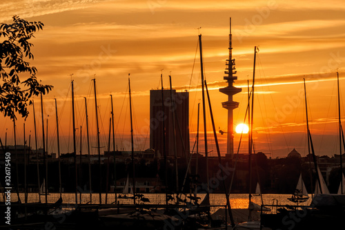 Sonnenuntergang über der Außenalster in Hamburg photo