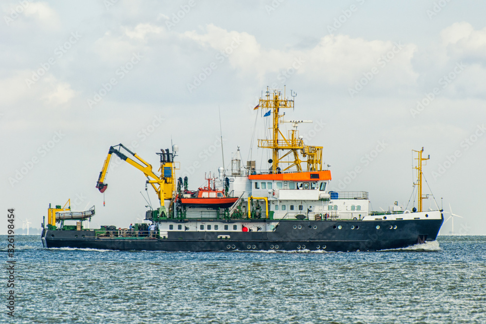 Arbeitsschiff  vor Cuxhaven