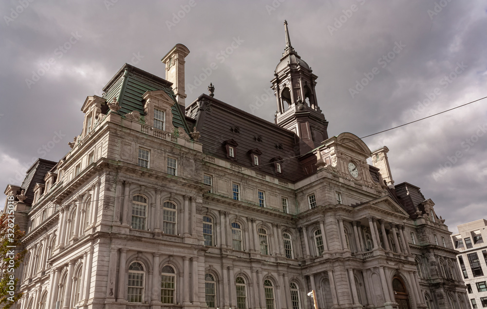 Fototapeta premium A grand building in Montreal