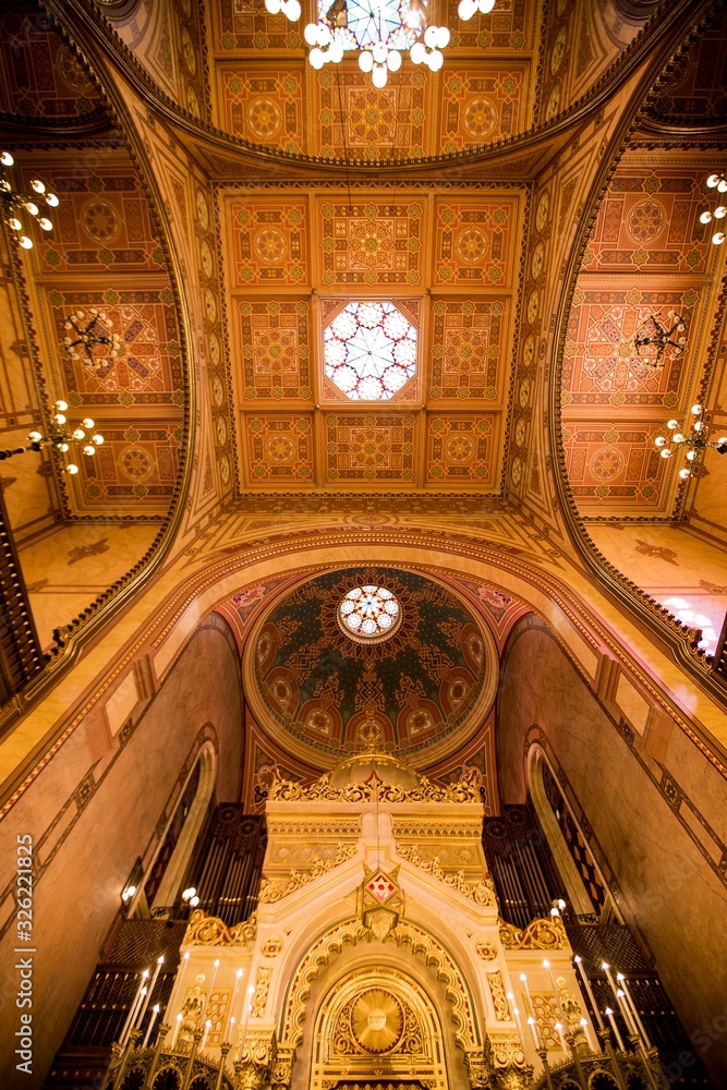 Fototapeta premium great synagogue of Budapest, Hugria indoor images