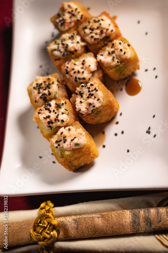 Sushi empanizado crujiente