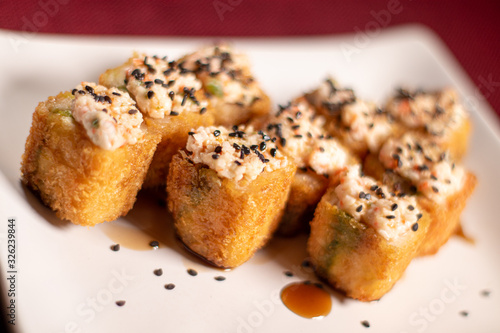 Sushi empanizado crujiente