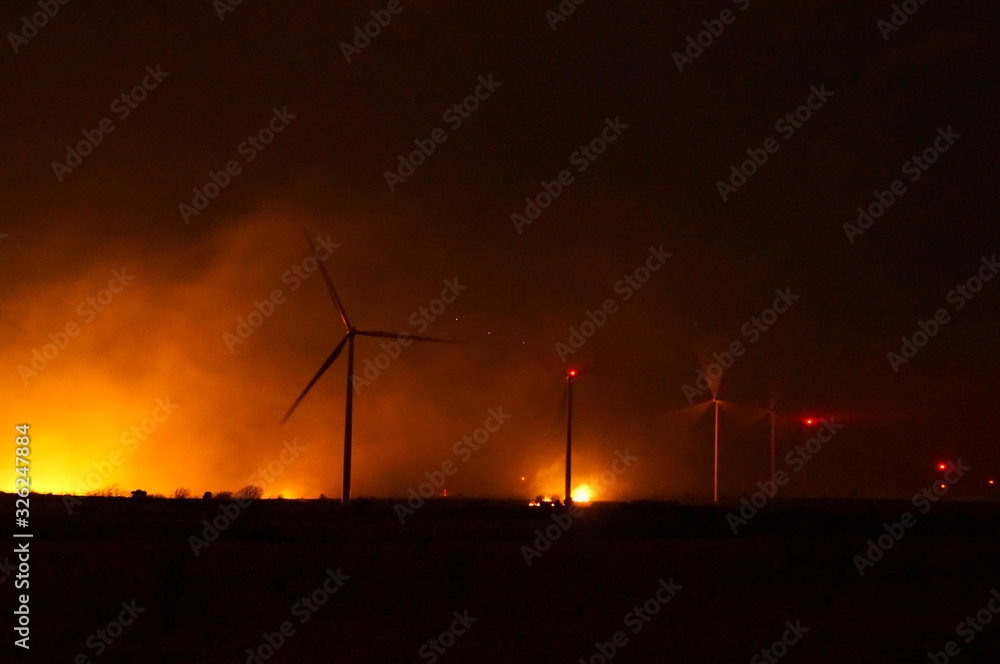 Obraz premium wind turbines wildfire