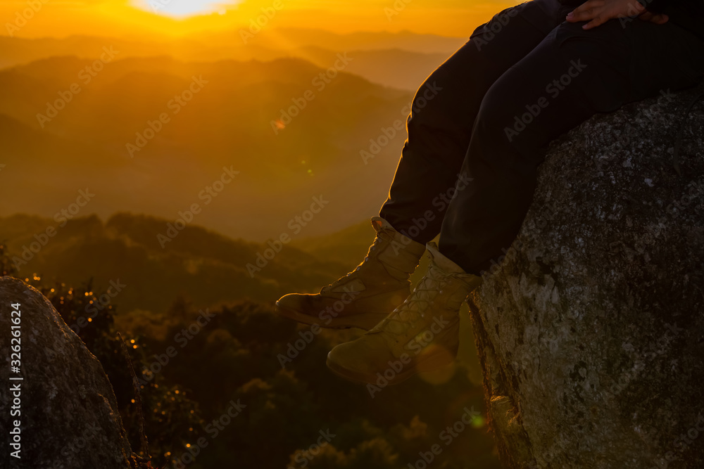 Φωτογραφία The feet of a traveler resting on a plateau
