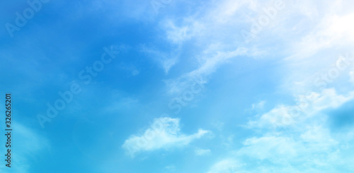 blue sky with beautiful natural white clouds © Ping198