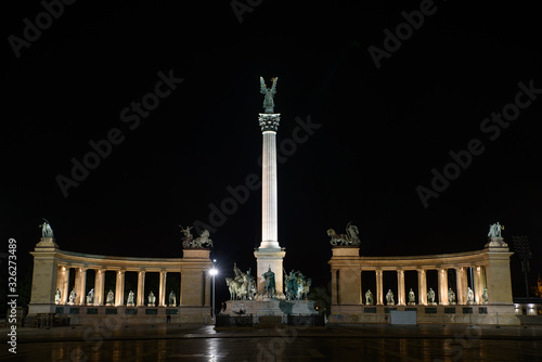 Night view of Heroes' Square at City Park, Budapest, Hungary © momo11353