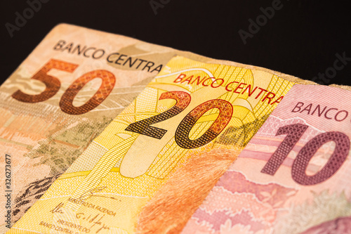 Real, Dinheiro, Notas, Cédulas. Notas de dinheiro do Brasil em close-up nos valores de: 50 reais, 20 reais e 10 reais. photo