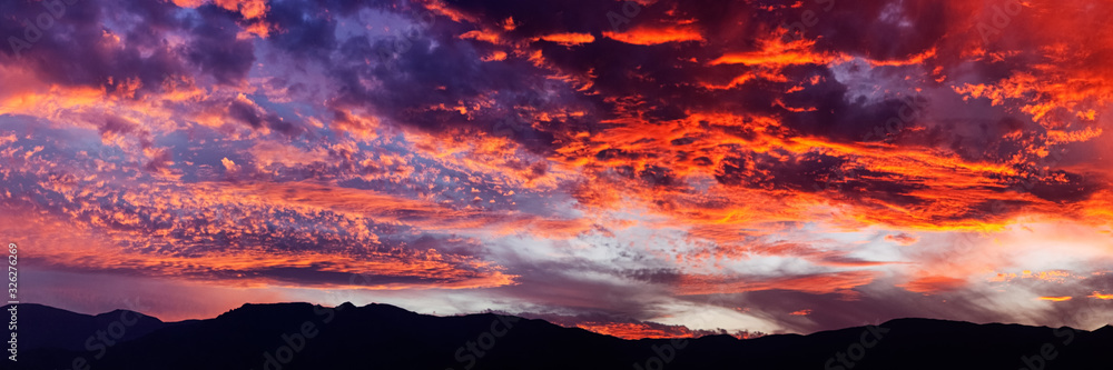 Obraz premium fantastic sundown over the desert of death valley