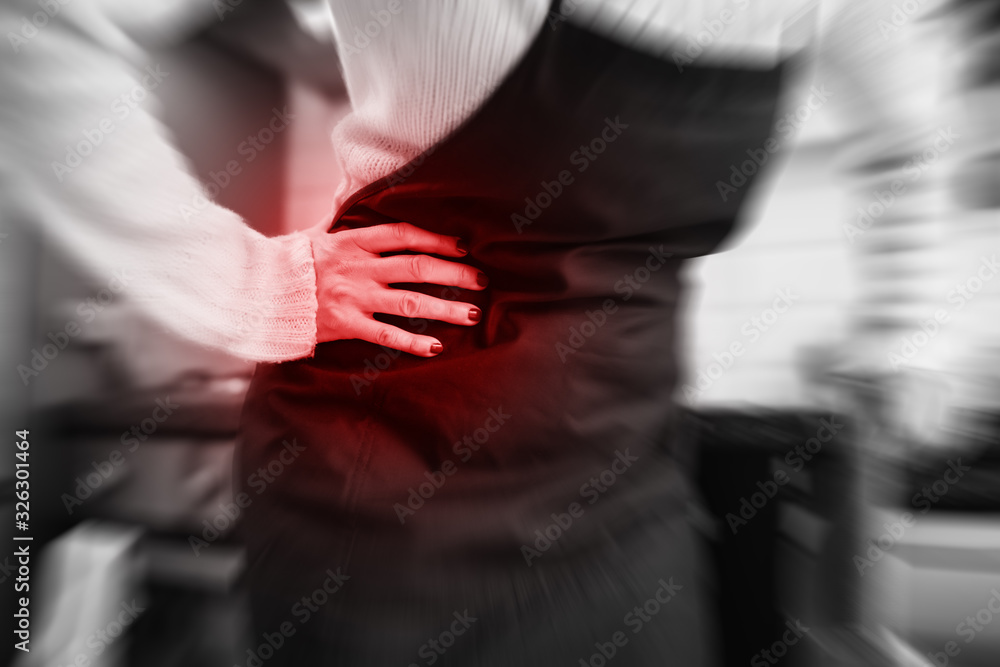 Obraz premium Injury while cleaning the house, kitchen and doing daily housework.