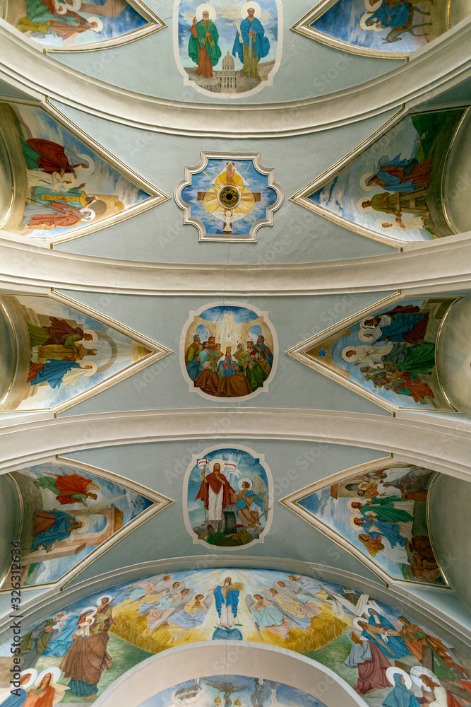 Φωτογραφία Murals on the ceiling of the Basilica of Mariagyud in Hungary.