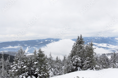 Zimowe widoki w Tatrach niskich na Słowacji © Tomek