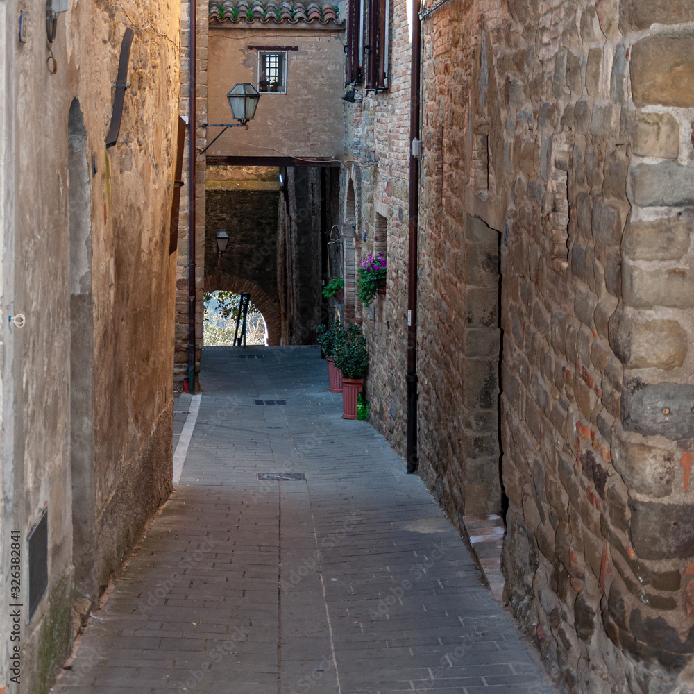 Bettona, village in Umbria of Etruscan origins, Italy. Close to Assisi, it rises on the Martani mountains on the banks of the Tiber river. View of typical alleys in the center.