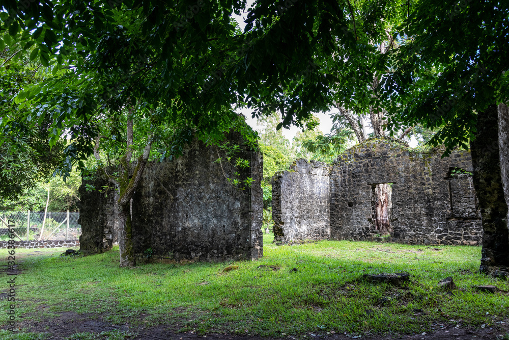 Ruine einer alten Zuckfabrik auf der Insel Mauritius