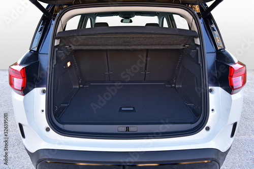 Canvas Print Empty trunk of the suv