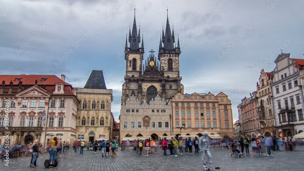 Obraz premium Old town square in Prague timelapse , Tyn Cathedral of the Virgin Mary and monument of Jan Hus.